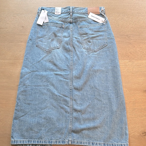 NWT Aritzia Denim Forum The '90s Halle Jean Skirt - Picture 2 of 5